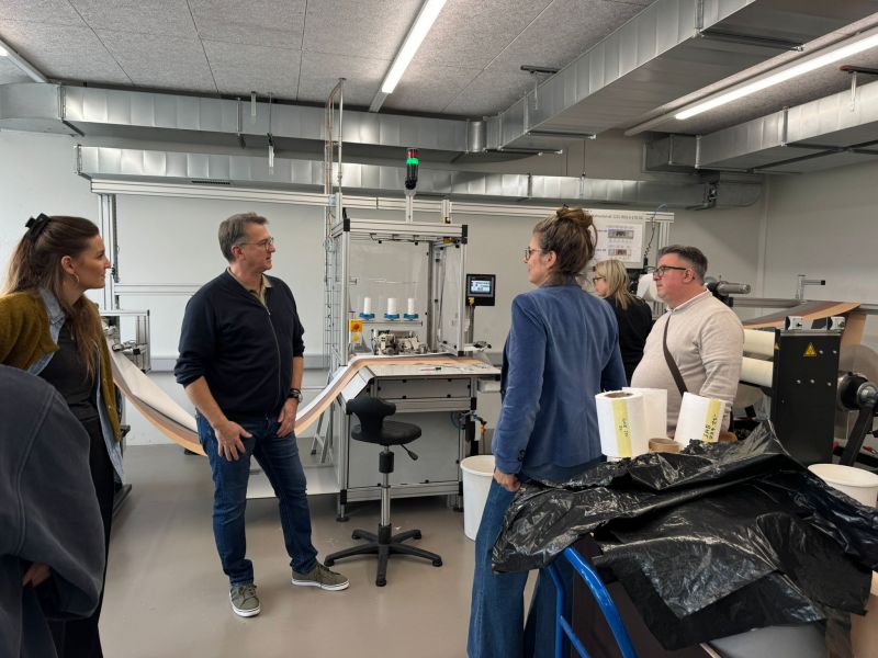 Zukunft der Textilbranche: Die Schweizerische Textilfachschule besucht Swissatest Image